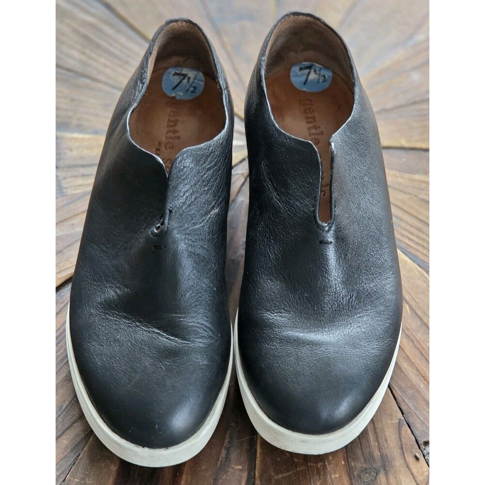 Gentle Souls Kenneth Cole Halden black leather slip-on sneakers - Size 7.5M